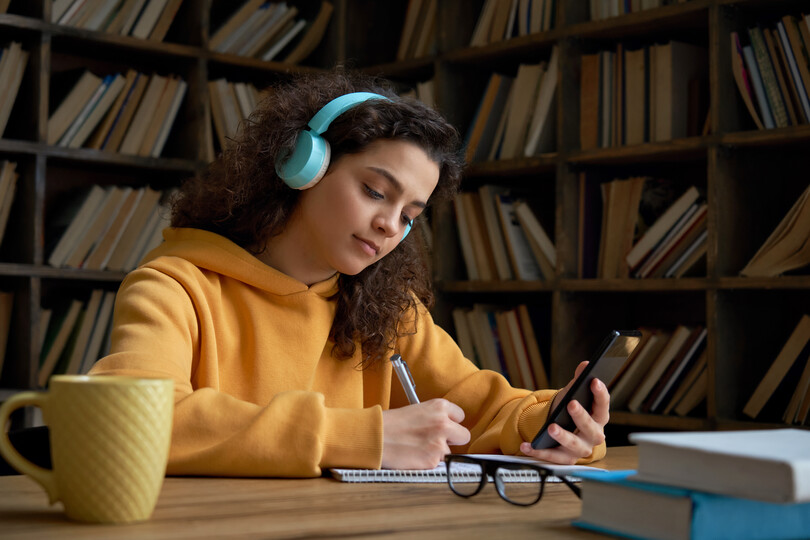 girl doing some mobile learning coursework